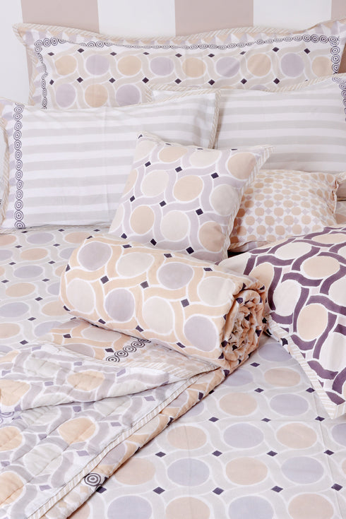 Mulmul Cotton Quilt In Graphic Block Print