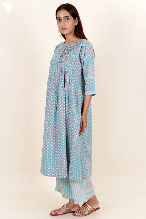 Cambric Cotton Kurta And Pant Set In Floral Print