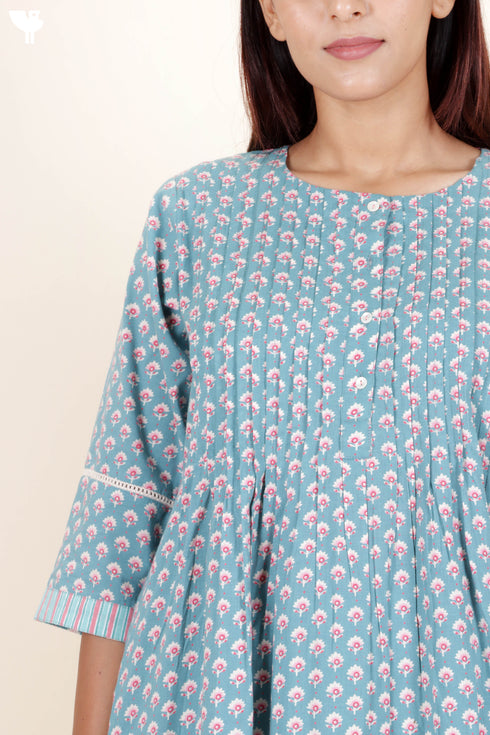 Cambric Cotton Kurta And Pant Set In Floral Print