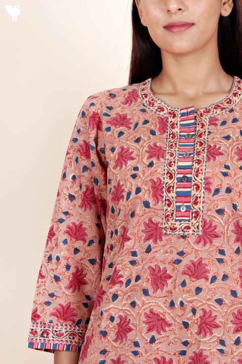Slub Cotton Kurta Pant With Kota Doria Dupatta in Block Print