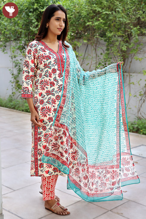 Bizzy Lizzy Kurta Pant With Dupatta In Floral Block Print