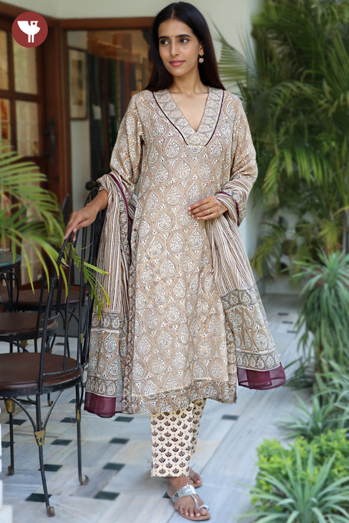 Kota Doria Kurta Pant with Dupatta In Floral Block Print