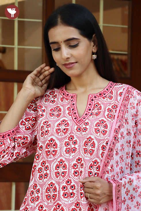 Bizzy Lizzy Kurta Pant with Dupatta Set in Floral Block Print