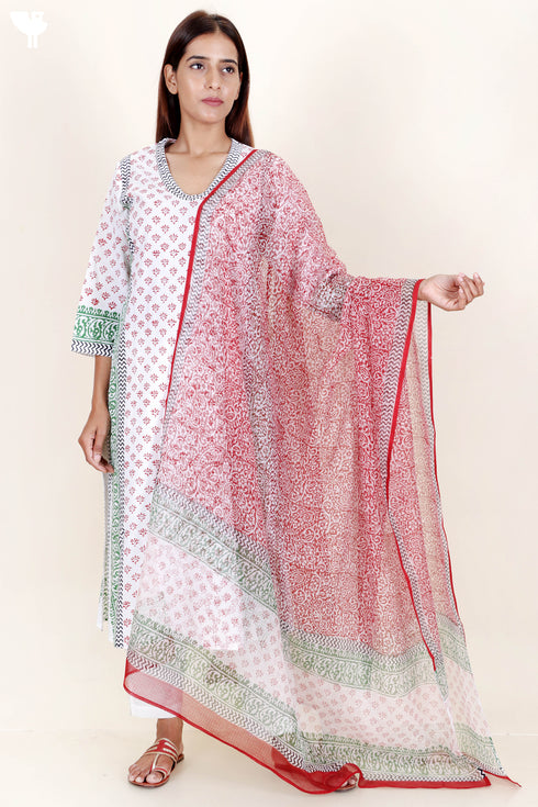 Cambric Cotton Kurta With Kota Dupatta In Floral Block Print