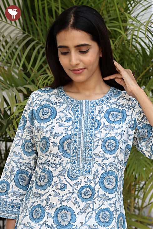 Cambric Cotton Cream Kurta In Floral Block Print
