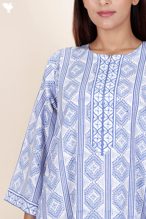 Bizzy Lizzy Full Sleeved Zip Kaftan In Block Print