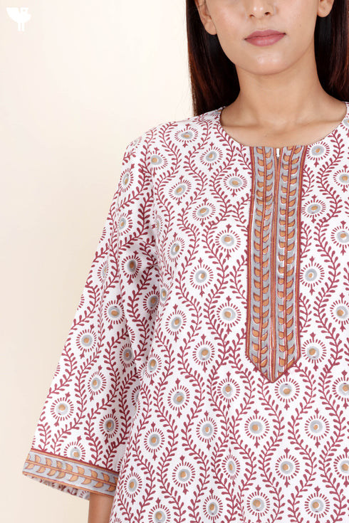 Bizzy Lizzy Full Sleeved Zip Kaftan In Floral Block Print