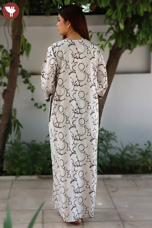 Bizzy Lizzy Full Sleeved Zip Kaftan In Paisley Block Print