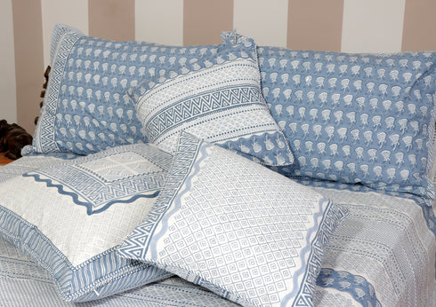 Mulmul Cotton Quilt In Graphic Block Print