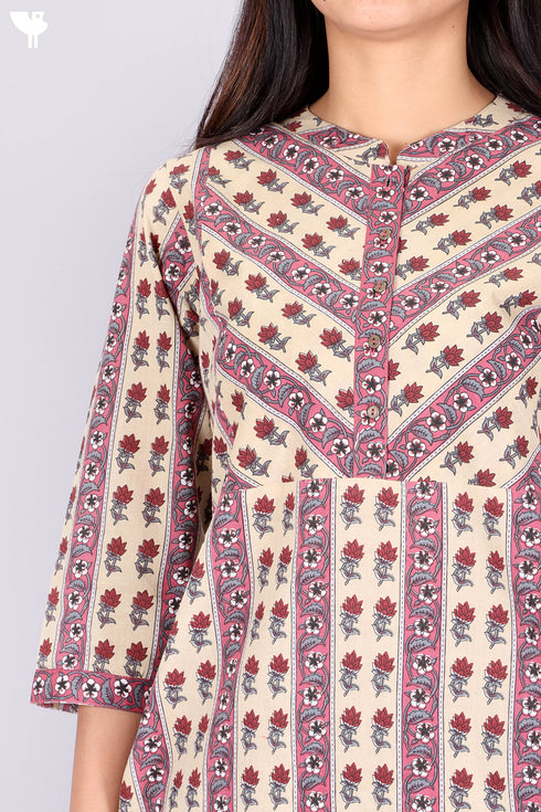 Cotton Kurta And Pant Set With Kota Doria Dupatta In Floral Print