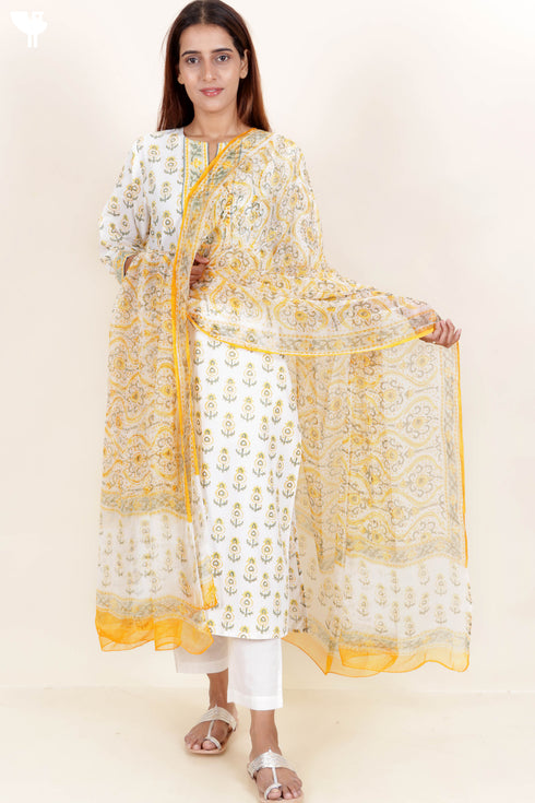 Bizzy Lizzy Kurta With Chiffon Dupatta in Floral Block Print