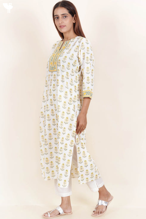 Bizzy Lizzy Kurta With Chiffon Dupatta in Floral Block Print
