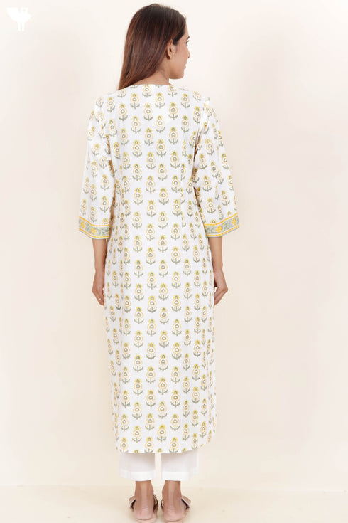 Bizzy Lizzy Kurta With Chiffon Dupatta in Floral Block Print