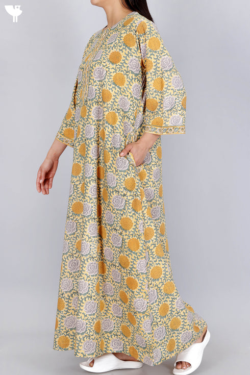 Bizzy Lizzy Full Sleeved Zip Kaftan In Floral Block Print